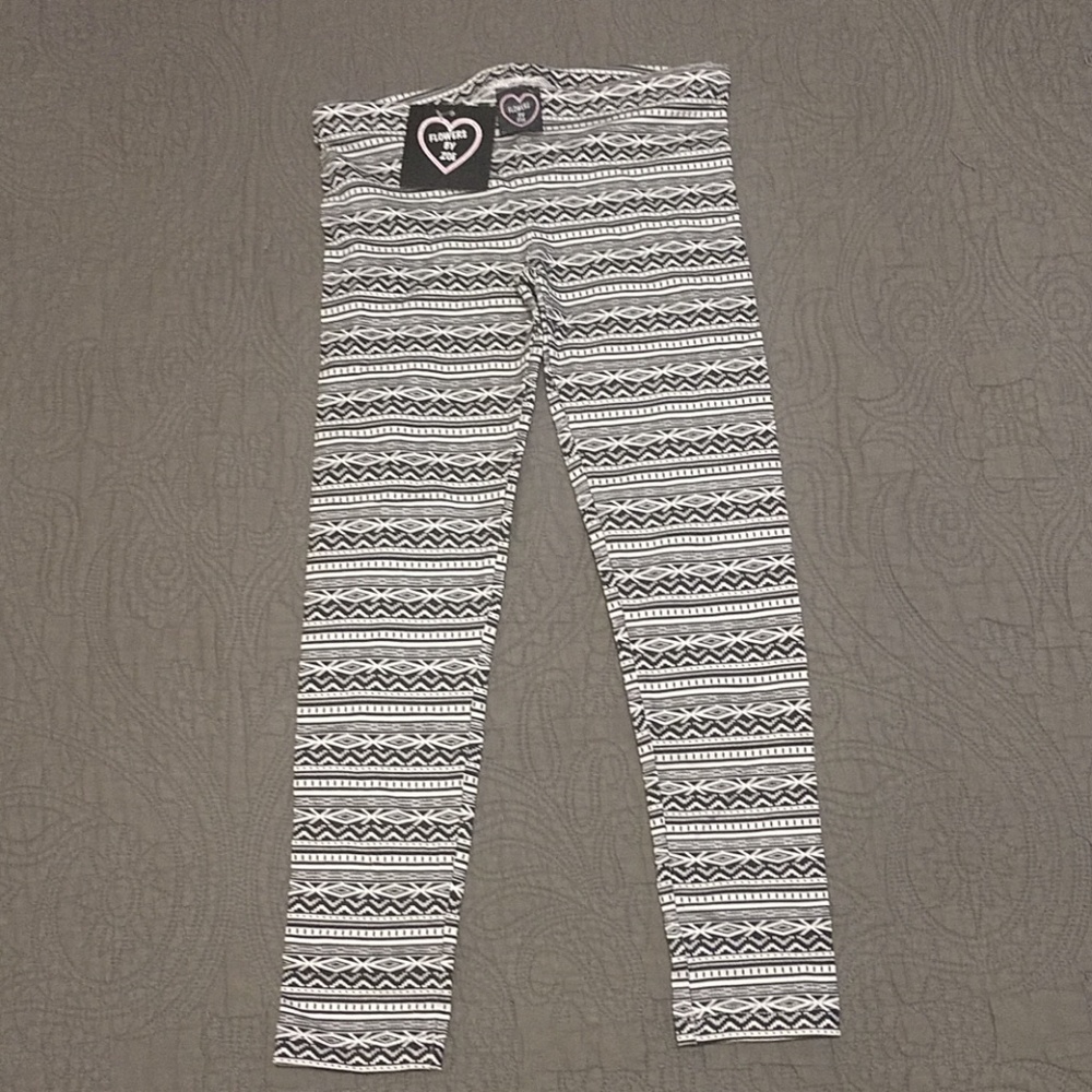 NWT patterned girls leggings size M (10/12)